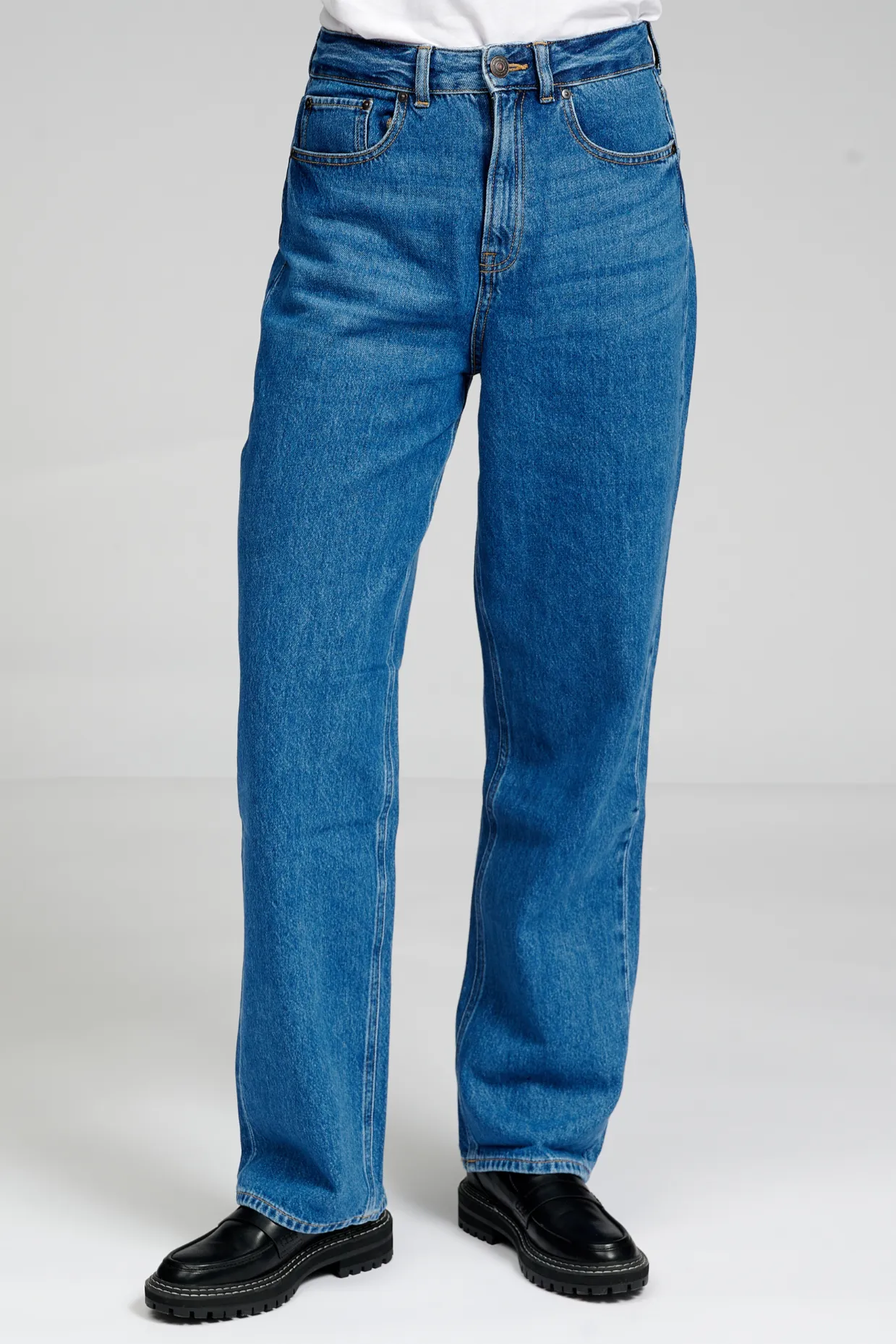 Performance Loose Jeans - Medium Blue Denim