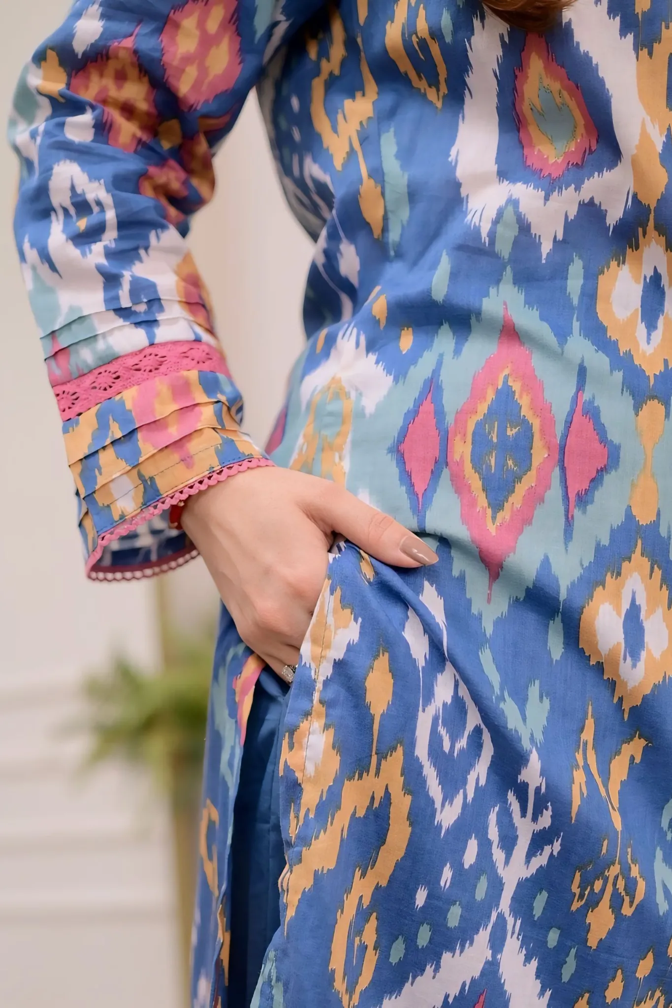 THIS IMAGE SHOWS WITH A VIBRANT PATTERN AND COMFORTABLE FABRIC